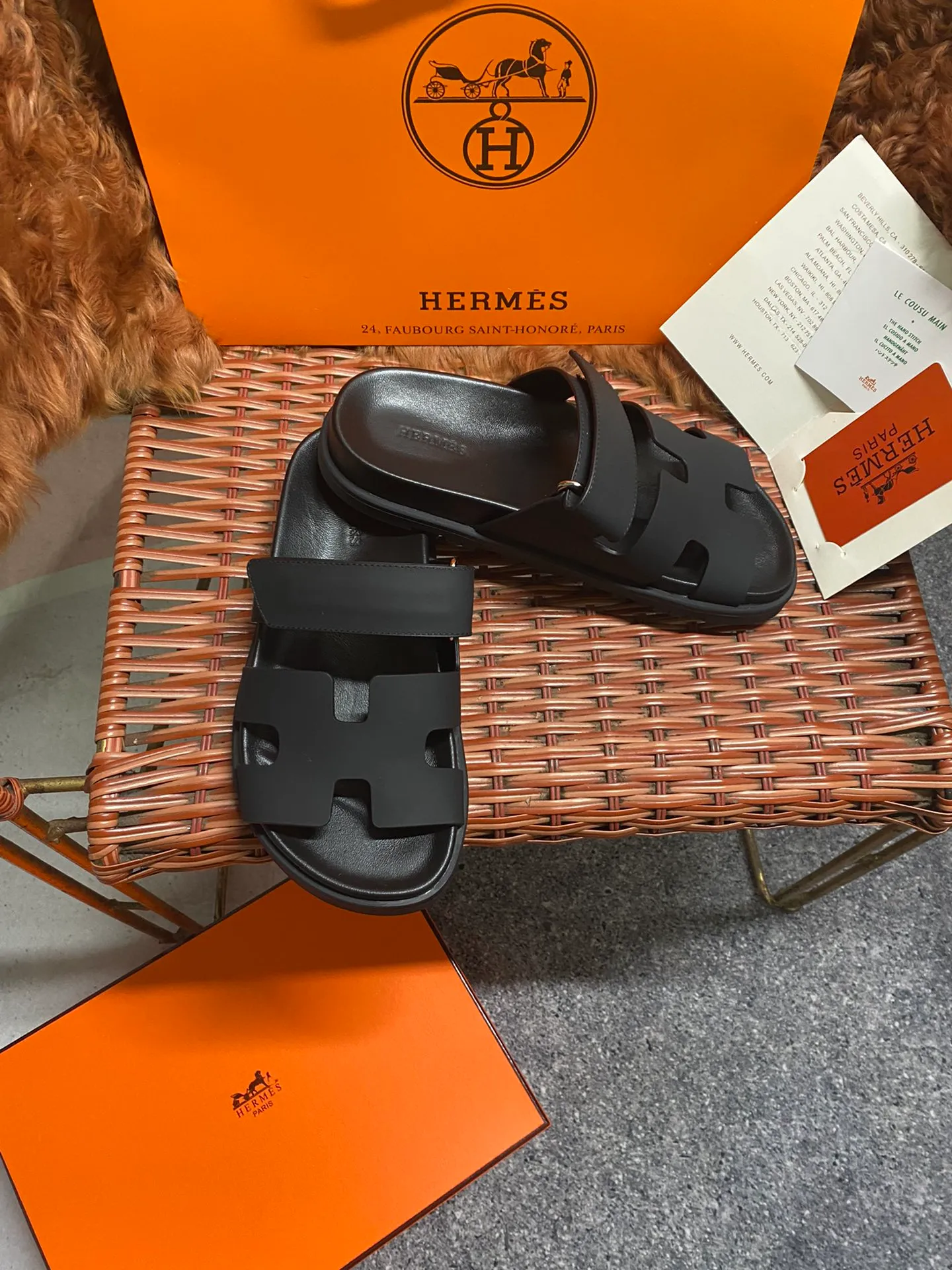 👟👟Ex-factory price 480👟👟 Women's Shoes Women's Clothing Women's Shoes Women's Clothing Women's Shoes Factory H HERMES Men's and women's same style, recently very popular couple's shoes - sandals, paired with various colorful socks, popular ✅Upper: imported mixed sheepskin, deerskin ✅Inner: imported mixed sheepskin ✅Outsole: Tpu non-slip and wear-resistant outsole ✅Code number: Female 35-42. Male 38-46